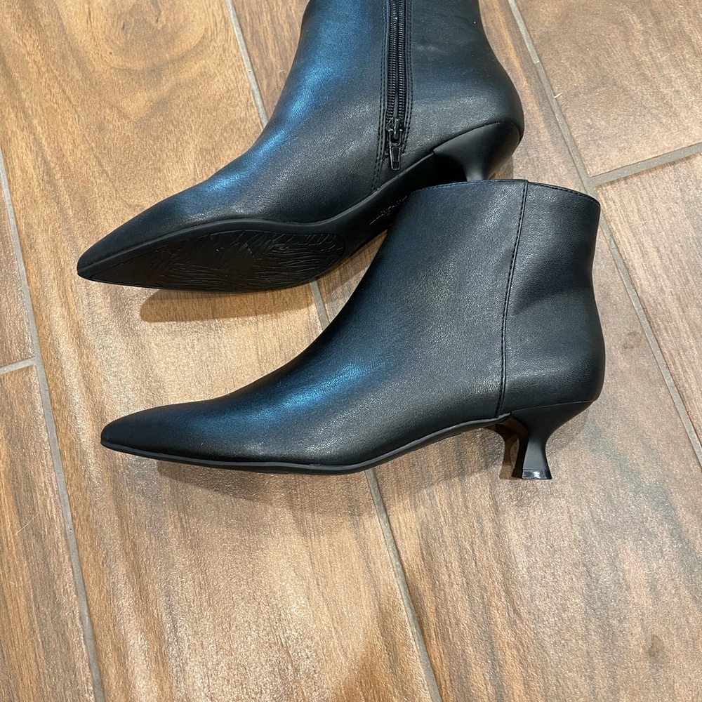 Life Stride Black Heeled Boots